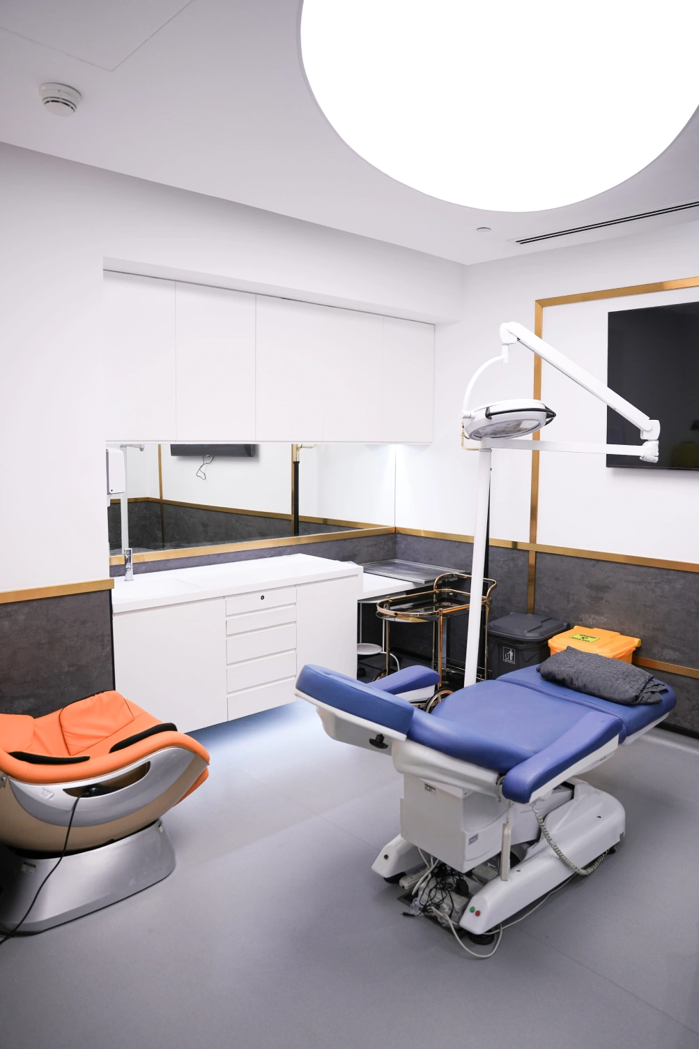 Private consultation and treatment room with a city view at Padra Clinic